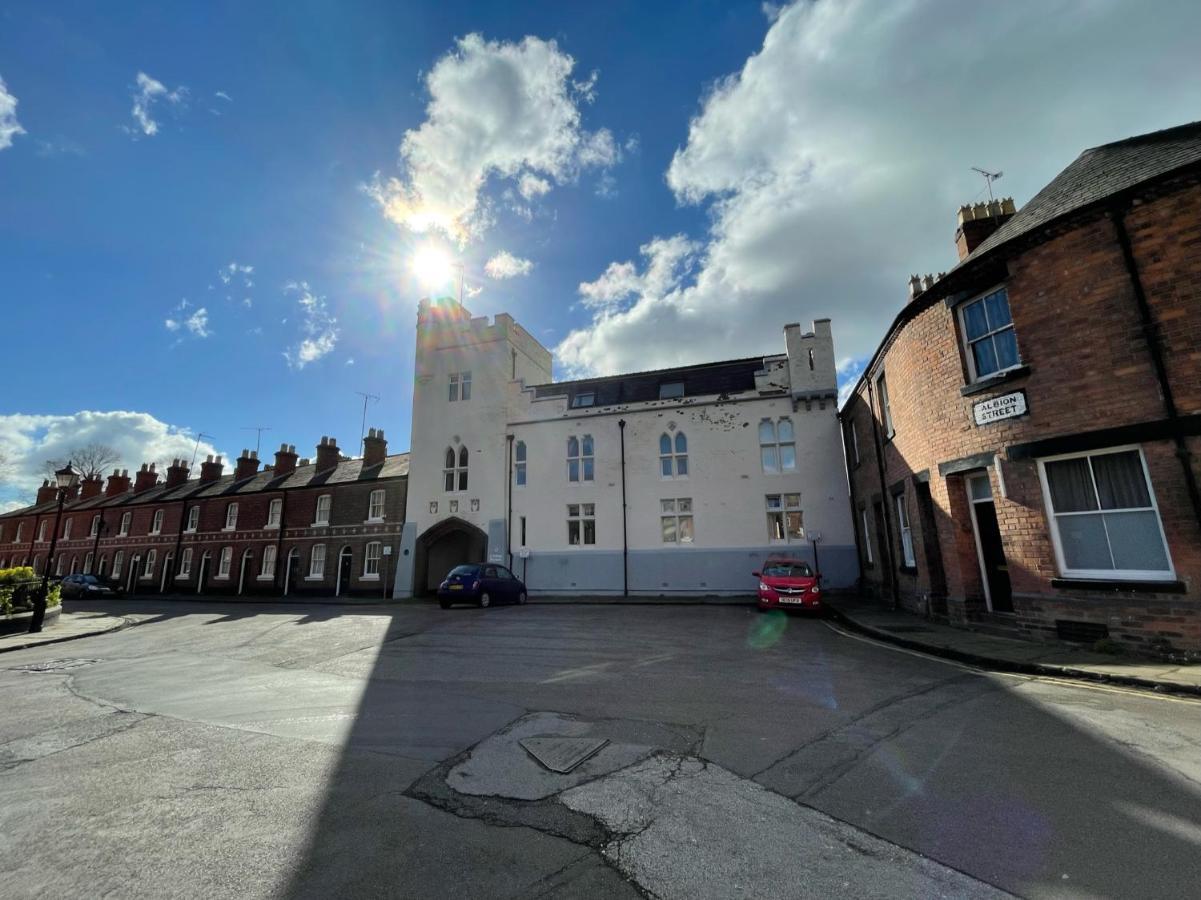Chester Stays - Lovely Apartment In The Heart Of Chester With Free Parking Exterior foto